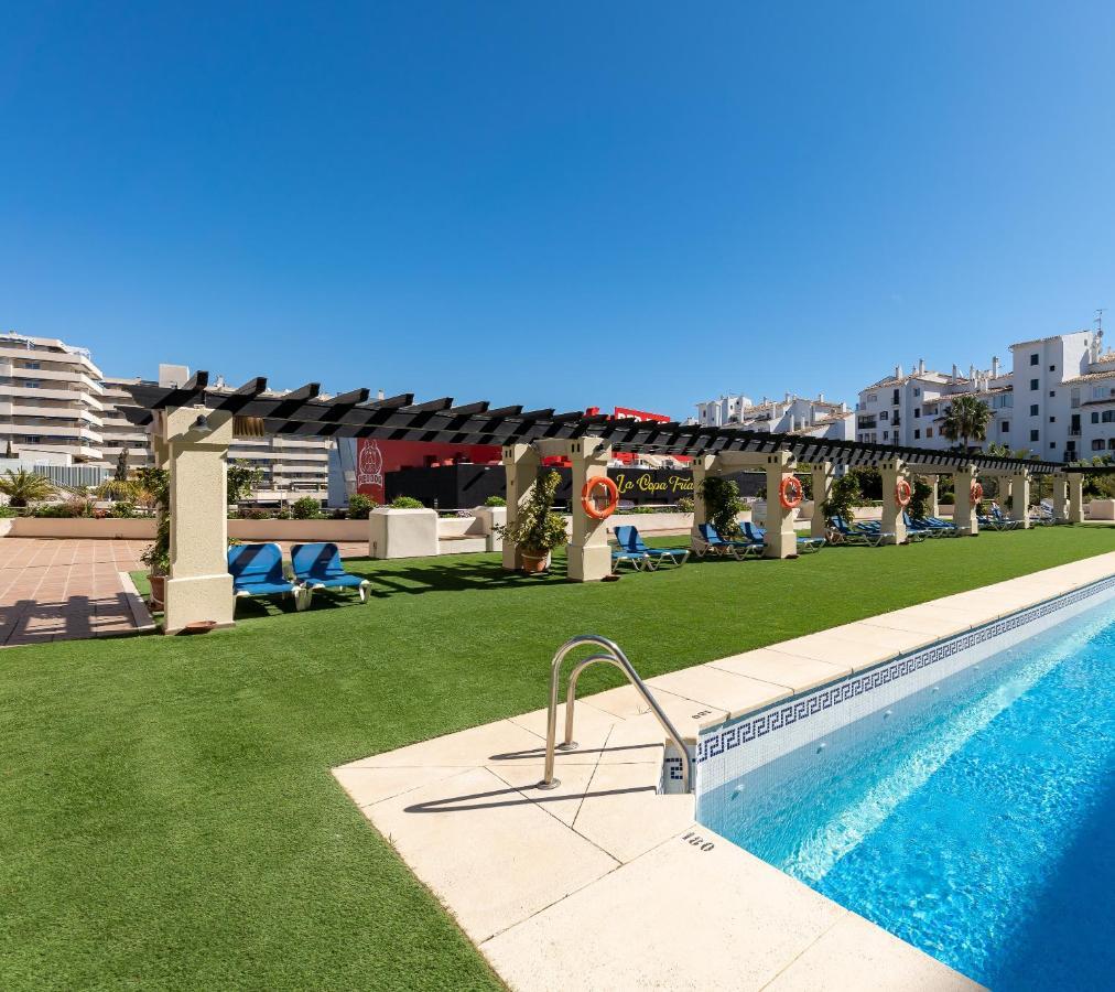 Apartamento In Puerto Banus With Pool Views And Parking