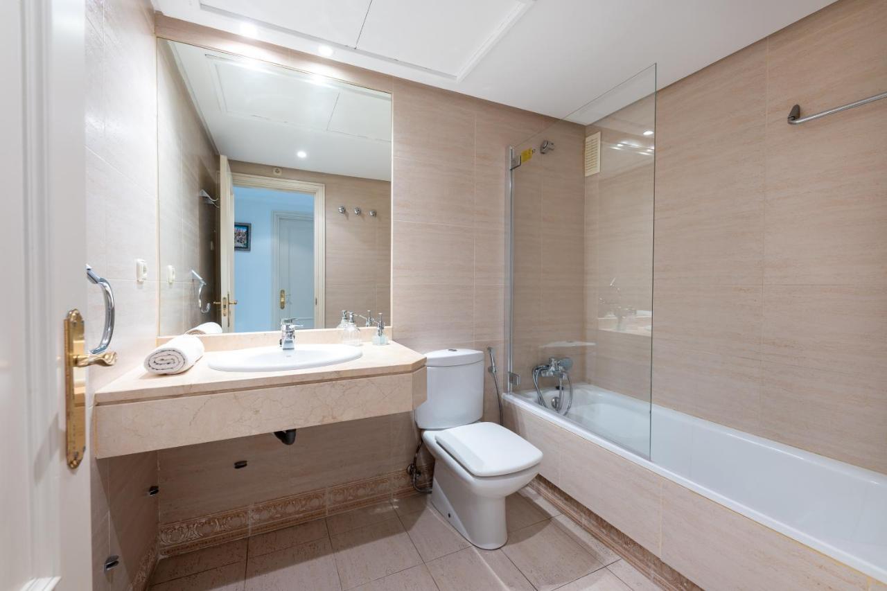 Apartamento In Puerto Banus With Pool Views And Parking