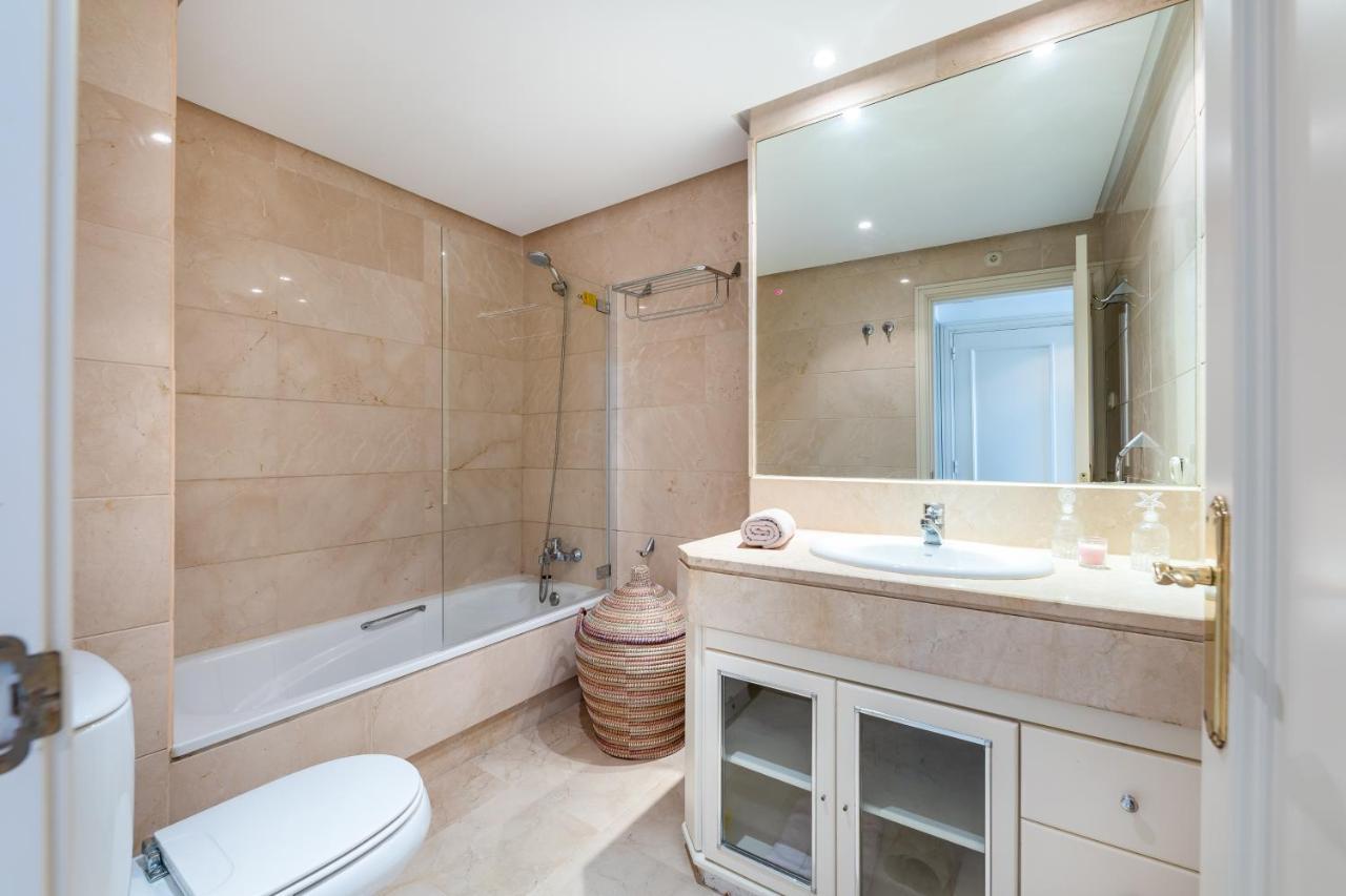Apartamento In Puerto Banus With Pool Views And Parking *